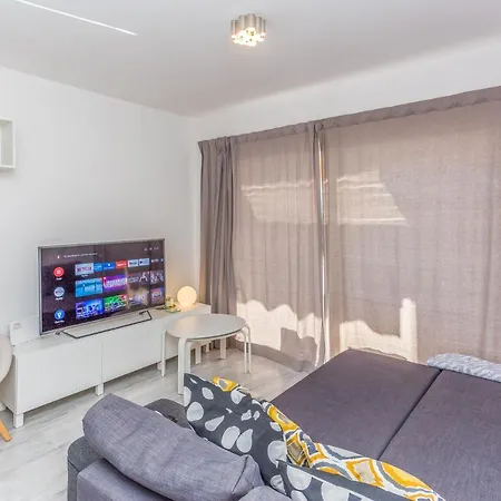 Apartment Gran Calahonda 2br 2ba With Terrace Wifi/ac/pool Sitio de Calahonda